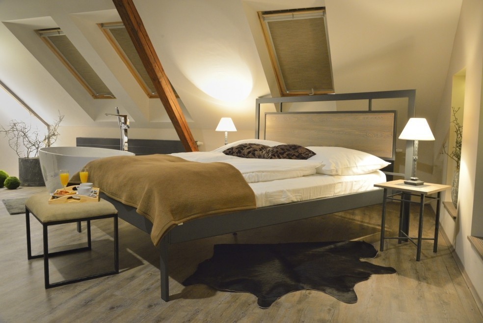 Levně IRON-ART ALMERIA smrk - kovová postel s dřevěným čelem