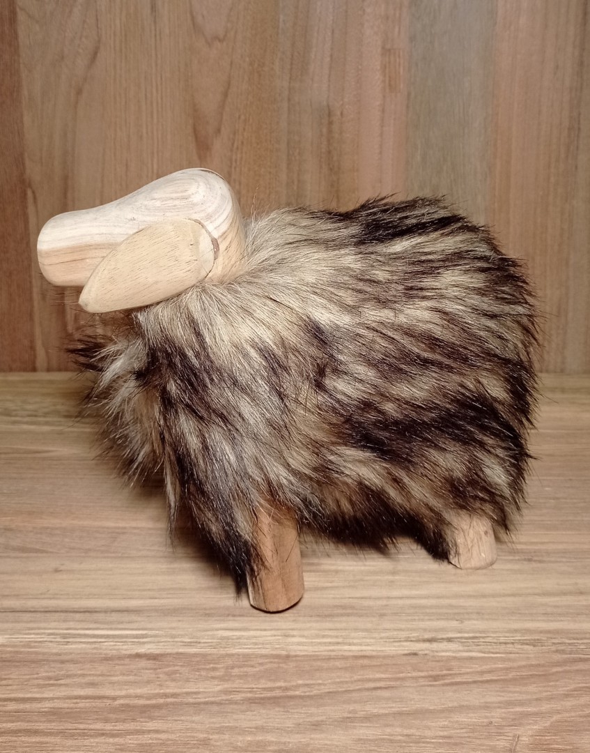FaKOPA s. r. o. OVEČKA Shaun - dekorativní ovečka z teaku 30 cm, teak