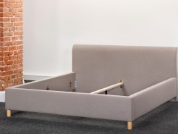 DOVER - čalouněná postel s jemným designem ATYP
