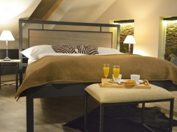 ALMERIA dub - kovová postel s dřevěným čelem 90 x 200 cm